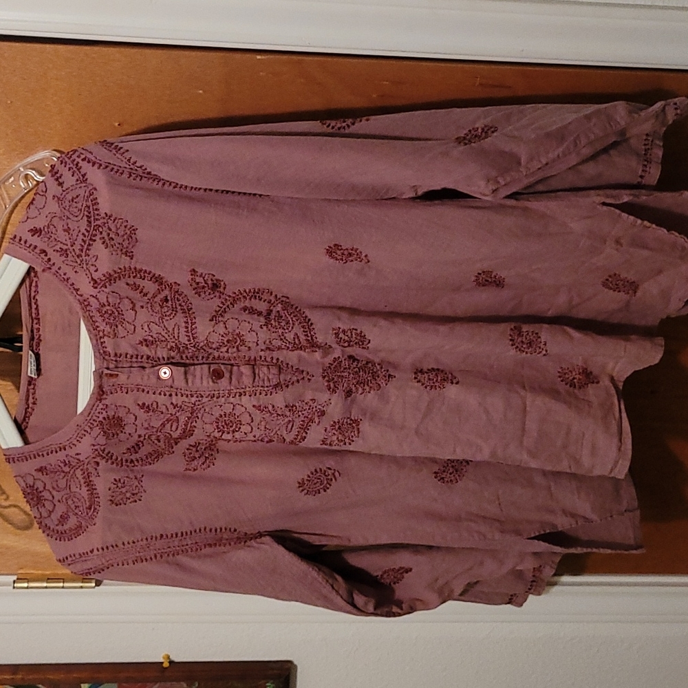 Women's blouse. Embroidery. Large. EUC.